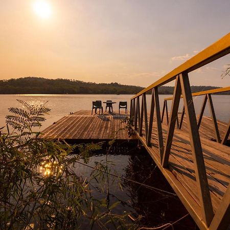 De Lago Resort On Lake Bennett Екстериор снимка
